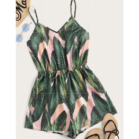 Dresses & Skirts - Boho Tropical print romper